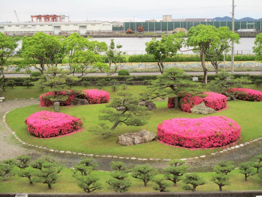 蒲郡市民会館庭園