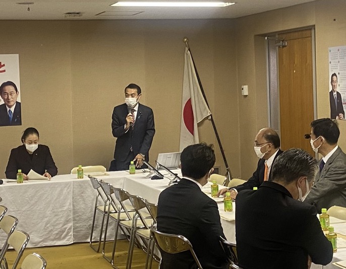 給食での会話は段階的に認める方針となりました！