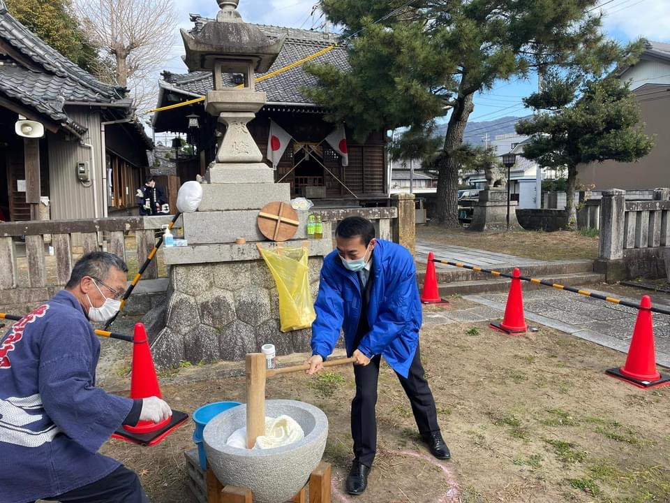 今年最後の締めくくりは餅つき！