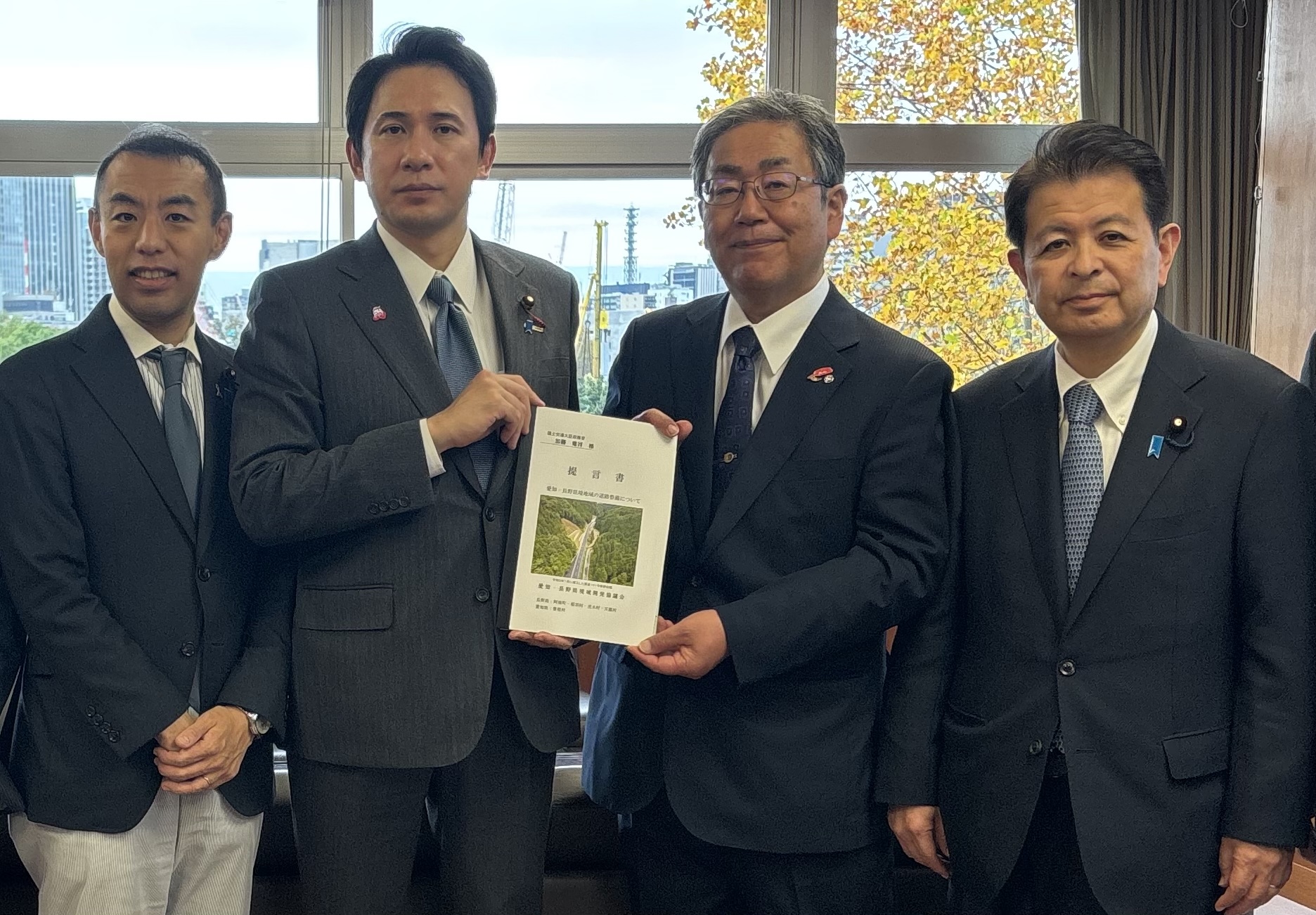 北設井桁道路の早期整備、 国道151号線の機能強化・安全性向上について強く要望